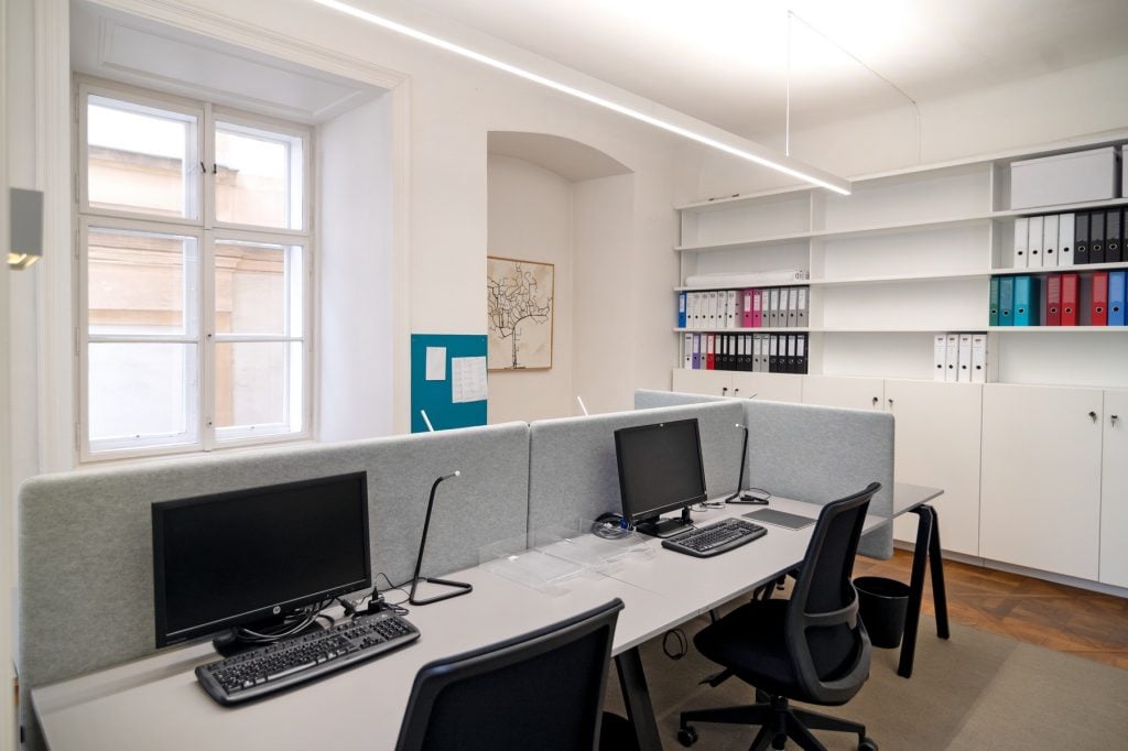 Kipferlhaus Schreibtisch Wien